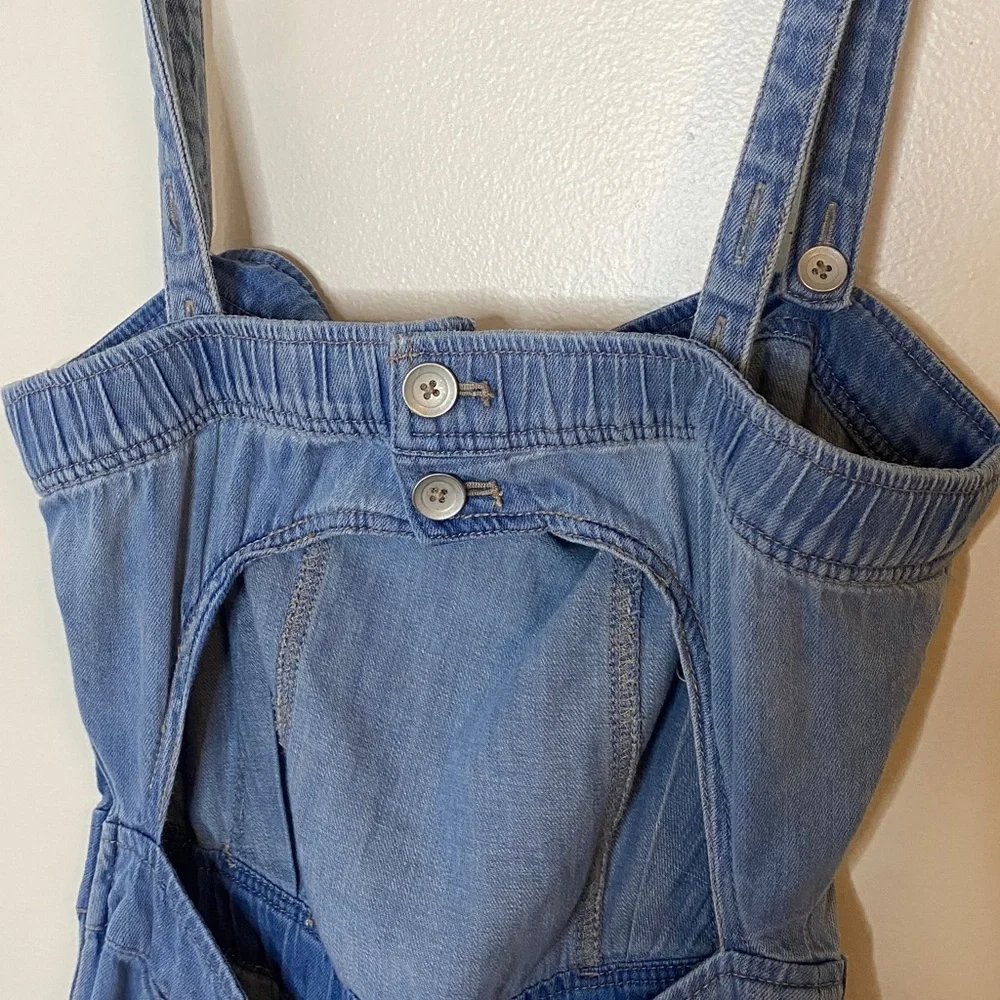 Free People Go West Light Blue Denim Cargo Jumpsuit Size Medium - Picture 9 of 14